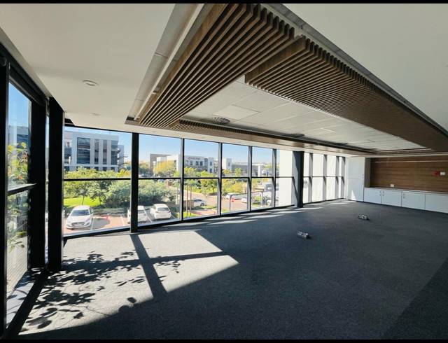 760M² OFFICE TO LET IN VORNA VALLEY